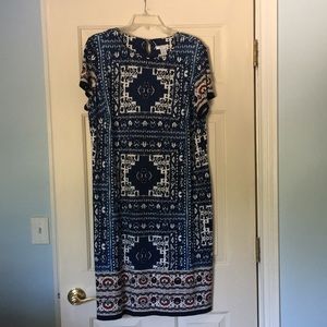 Sheath style Dress with pattern detail at hem